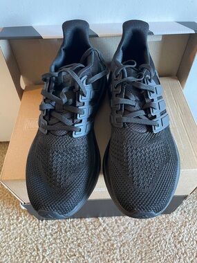 adidas Black Athletic Running Shoes big kids size 6.5 or women’s size 8